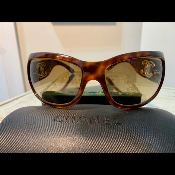 CHANEL Accessories - Vintage❤️Chanel Tortoise Shell Sunglasse